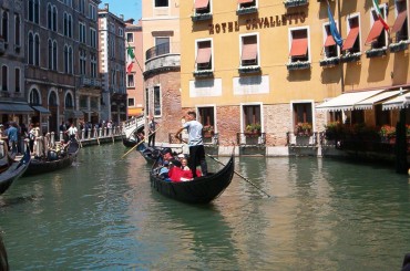 A piedi e in Gondola alla scoperta di Venezia